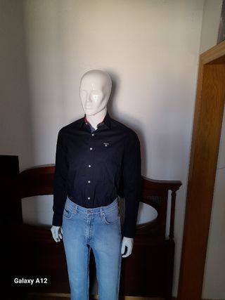 Camisa Gant negra - manga larga