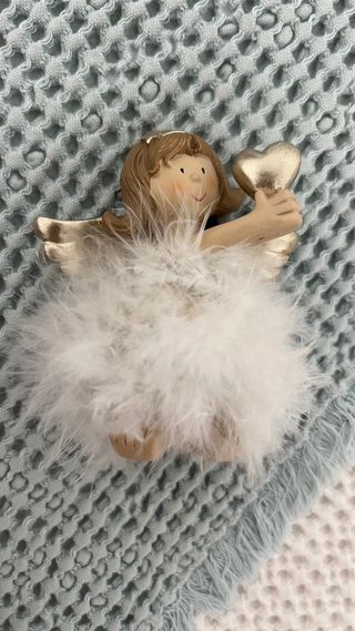 Figura ángel con corazón