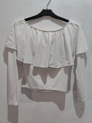 Top blanco Bershka con volante talla S