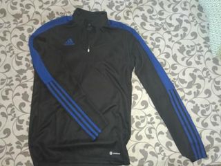 Chaqueta Adidas negra y azul