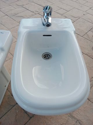 2 Bidés porcelana blancos marca roca