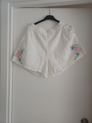 Shorts blancos bordados