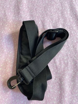 Funda cámara mantona. Incluye correa.