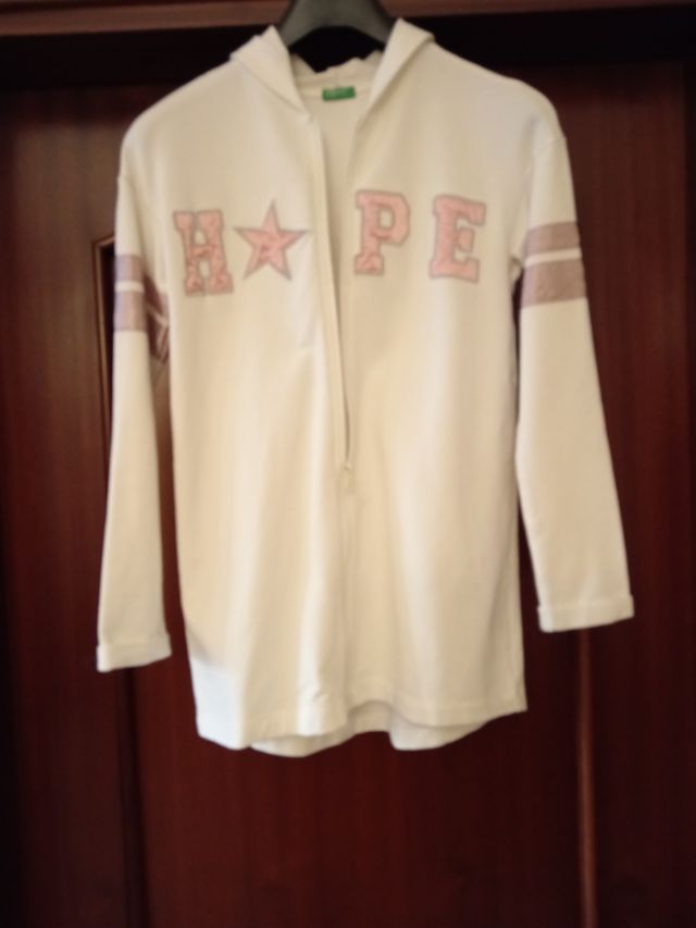 Felpa bimba con cappuccio HOPE. Benetton