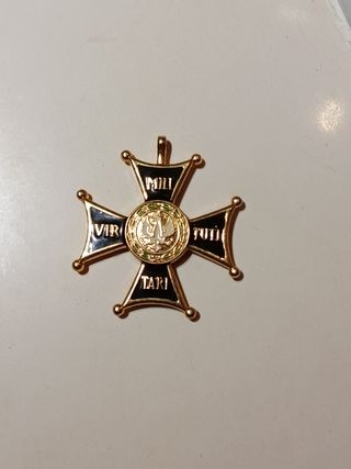 Insignia militar dorada