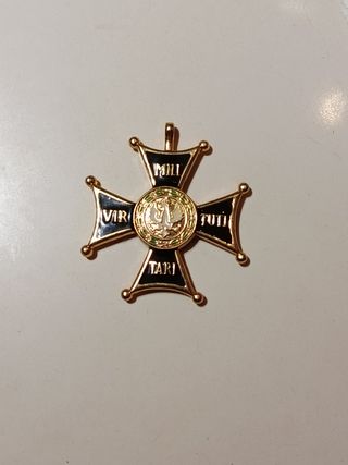 Insignia militar dorada