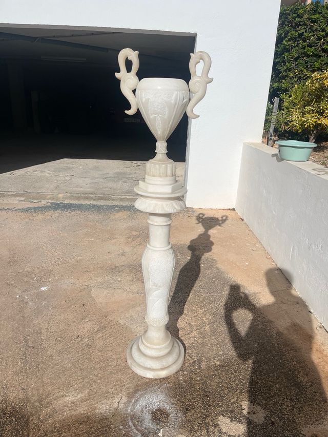 Pie alabastro blanco decorativo