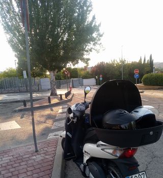 Honda SH125i - Perfecto estado  cascos2 manta 