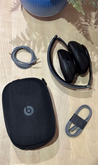 Cascos Beats Studio Pro Negros