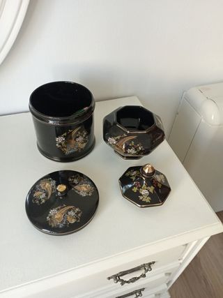 Juego de 2 adornos de cerámica negros y dorados