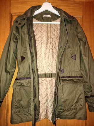 Cazadora Stradivarius verde acolchada