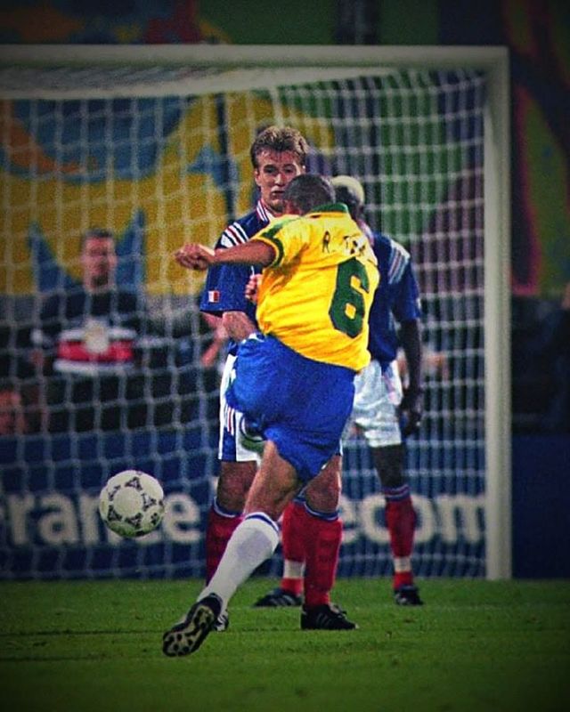 Cromo Roberto Carlos Francia Brasil 1997