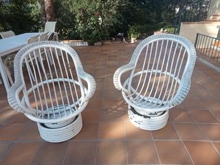 Sedie girevoli in vimini bianche