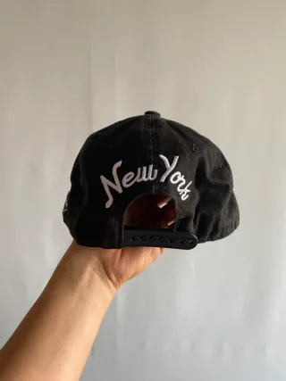 Cappello New York stile tropicale