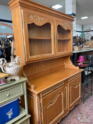 VITRINA DE MADERA COMO NUEVA!! HACEMOS ENTREGAS!!
