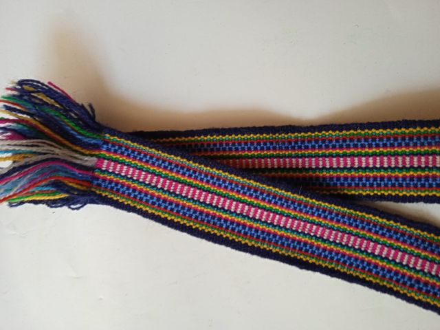 Cinta tejida indígena para pelo o cinturón