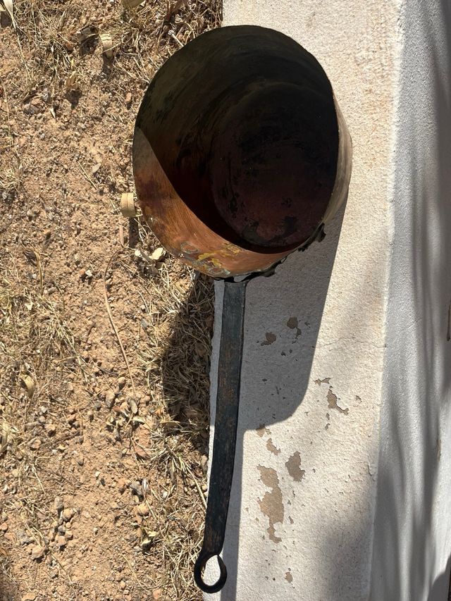 Cazo de latón muy antiguo