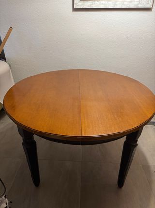 Mesa de comedor redonda de madera