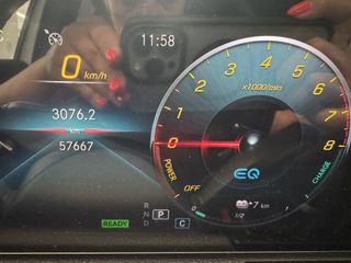 MERCEDES GLA 250e AMG