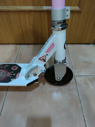 Patinete Oxelo rosa con ruedas
