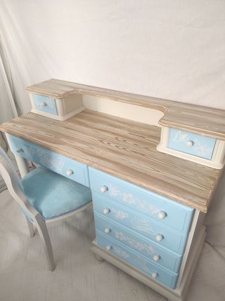 Escritorio y silla a juego
