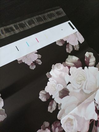 Sacchetti spedizione autoadesivi con rose bianche