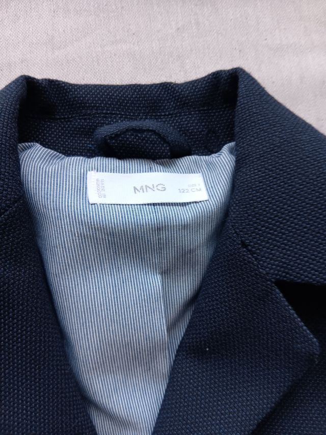 Blazer.Americana talla 6 + regalo 2 camisas.