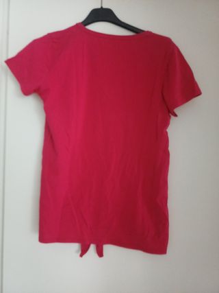 Camiseta Guess Roja Corazón Dorado Talla M
