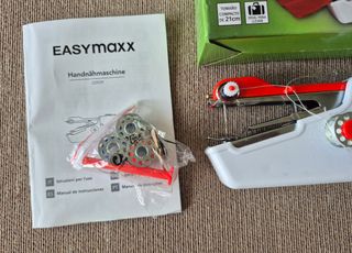Máquina de coser manual portátil