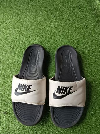Chanclas Nike Blancas y Negras