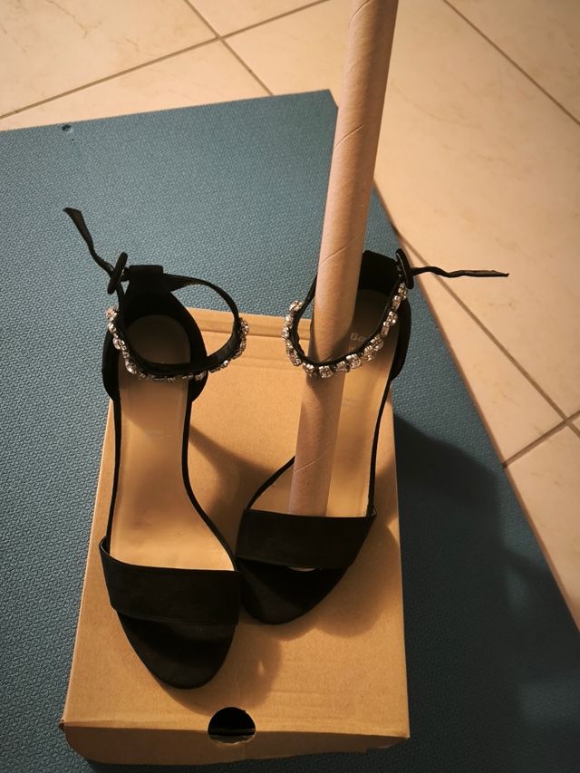 Scarpe tacco Bata nere con strass