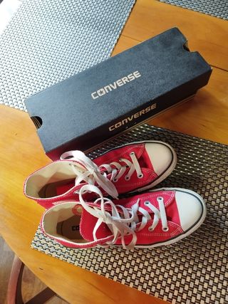 Converse rojas oficiales n. 38