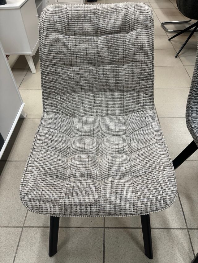 Sillas tapizadas gris marrón