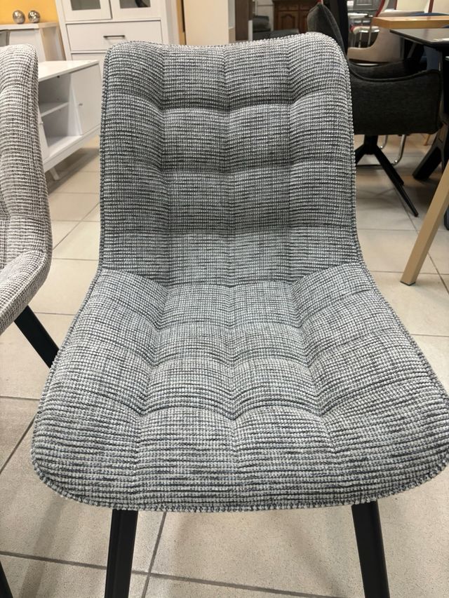 Sillas tapizadas gris marrón