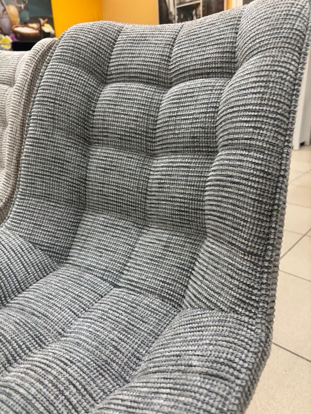 Sillas tapizadas gris marrón