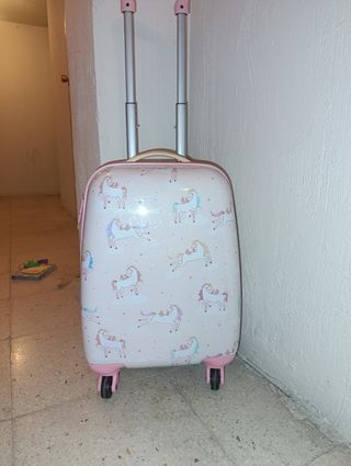 mini maleta infantil con ruedas de El corte inglés