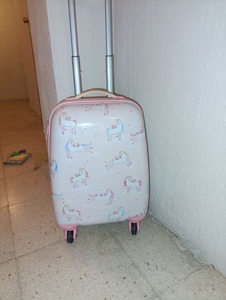 mini maleta infantil con ruedas de El corte inglés