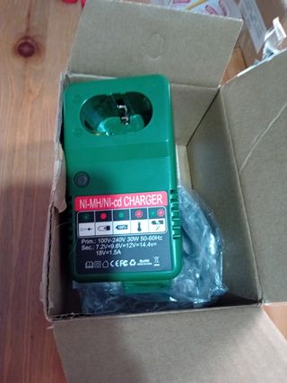 Cargador Baterías Ni-MH/Ni-Cd Nuevo