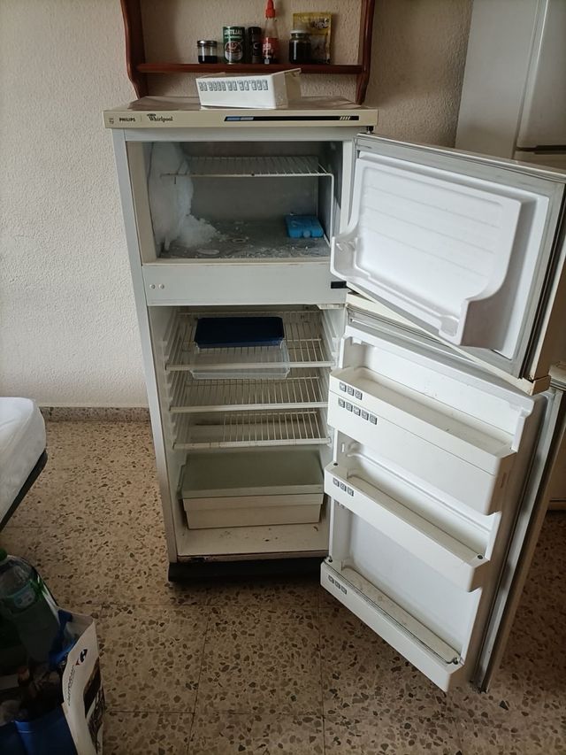 Nevera Phillips Whirlpool blanca