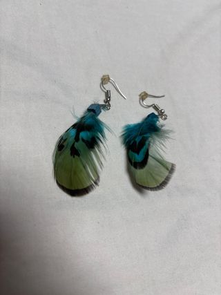 Pendientes de plumas