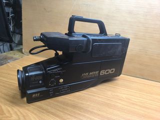 Cámara VHS Hitachi VM-600E