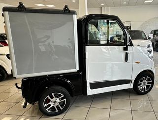 MICROCAR M.CROSS CON CAJA CERRADA 2024