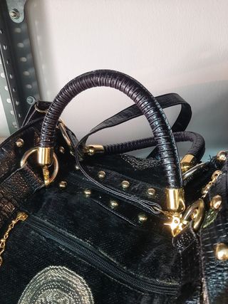 Bolso Negro Fantasía con Detalles Dorados