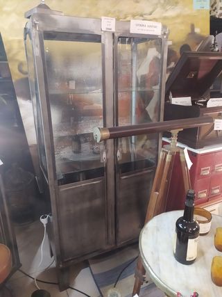 Vitrina Sanitaria Metálica y Cristal