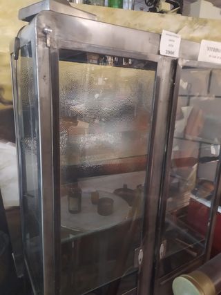 Vitrina Sanitaria Metálica y Cristal