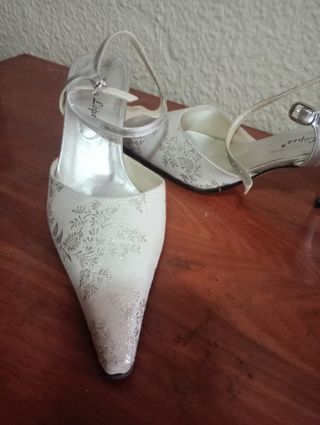 Zapatos de tacón plateados talla 36