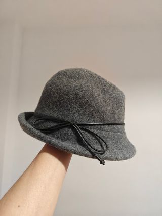 Gorro de lana gris