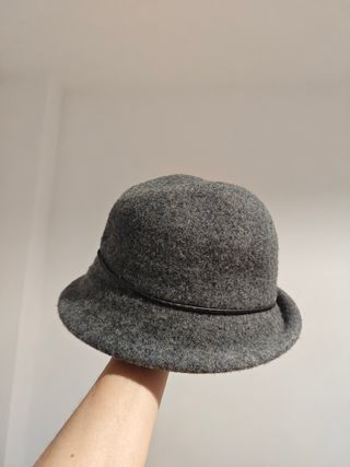 Gorro de lana gris