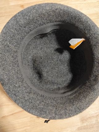 Gorro de lana gris