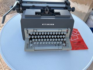 Máquina de escribir Olivetti Línea 98